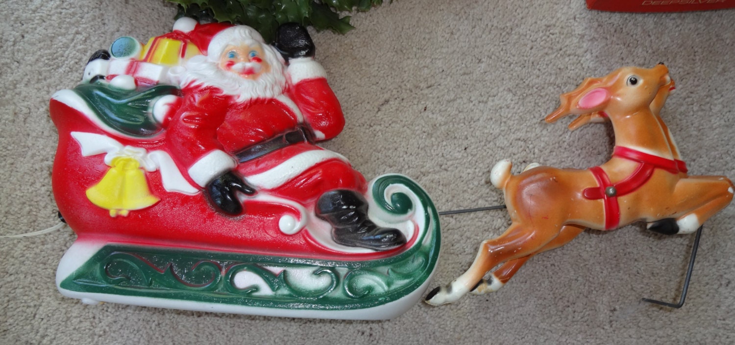 Santa and reindeer vintage lights up
