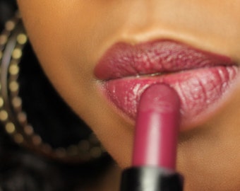 FASHIONISTA: Maroon Red Lipstick rust matte