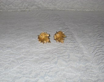 Vintage Signed Coro Leaf with Faux Pearl Gold Tone Screw Back Earrings (A)