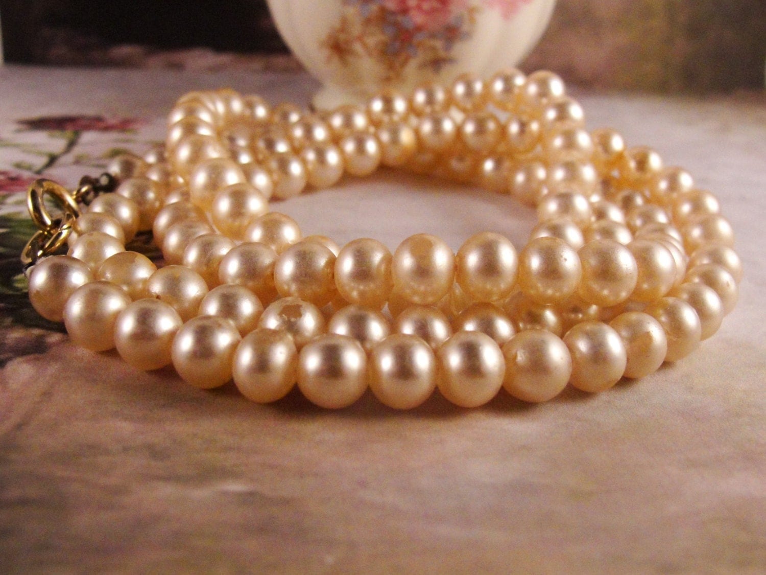 1950s Cream Colored Pearl Necklace Evenly Sized Pearls 7464