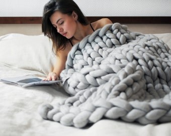 Premium Collection. Ohhio's Grande Punto blanket. Chunky blanket. Extra Fine Merino wool (19-micron merino wool)