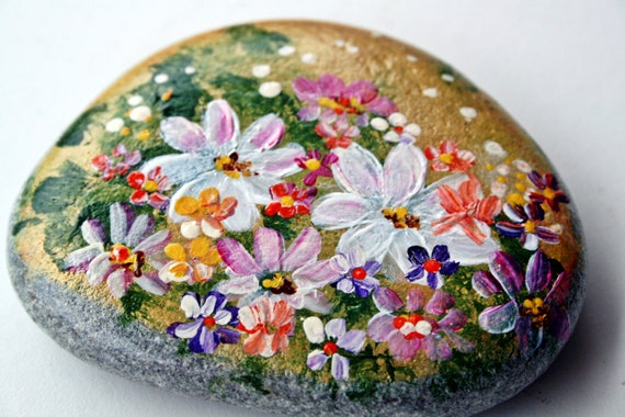 Nº44 painted pebble hand painted stone painted rock