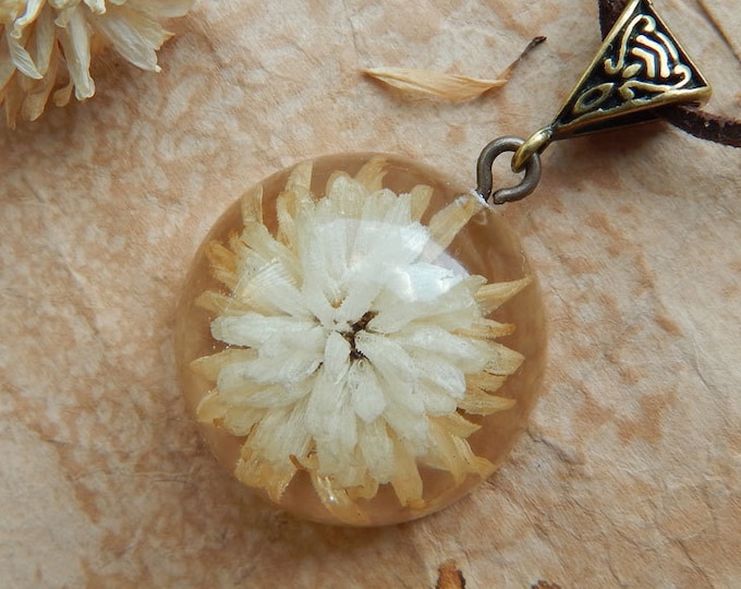 Epoxy resin aster pendant, dry flower jewelry, white and brown, real flower, hemisphere pendant, round necklace, flowers in the epoxy
