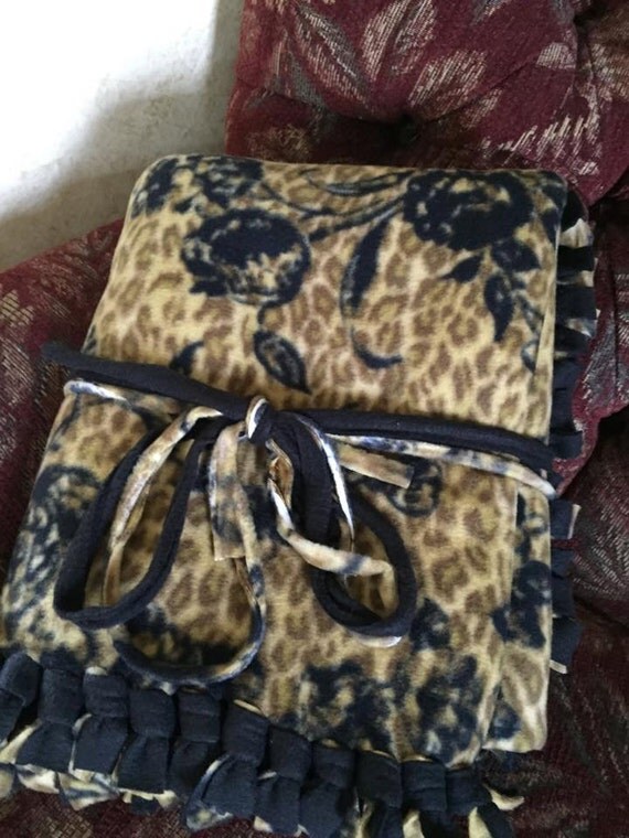 Double fleece knotted blanket