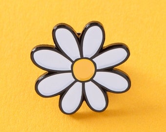 Daisy Enamel Pin // prety flower pin, daisies pin badge // EP105