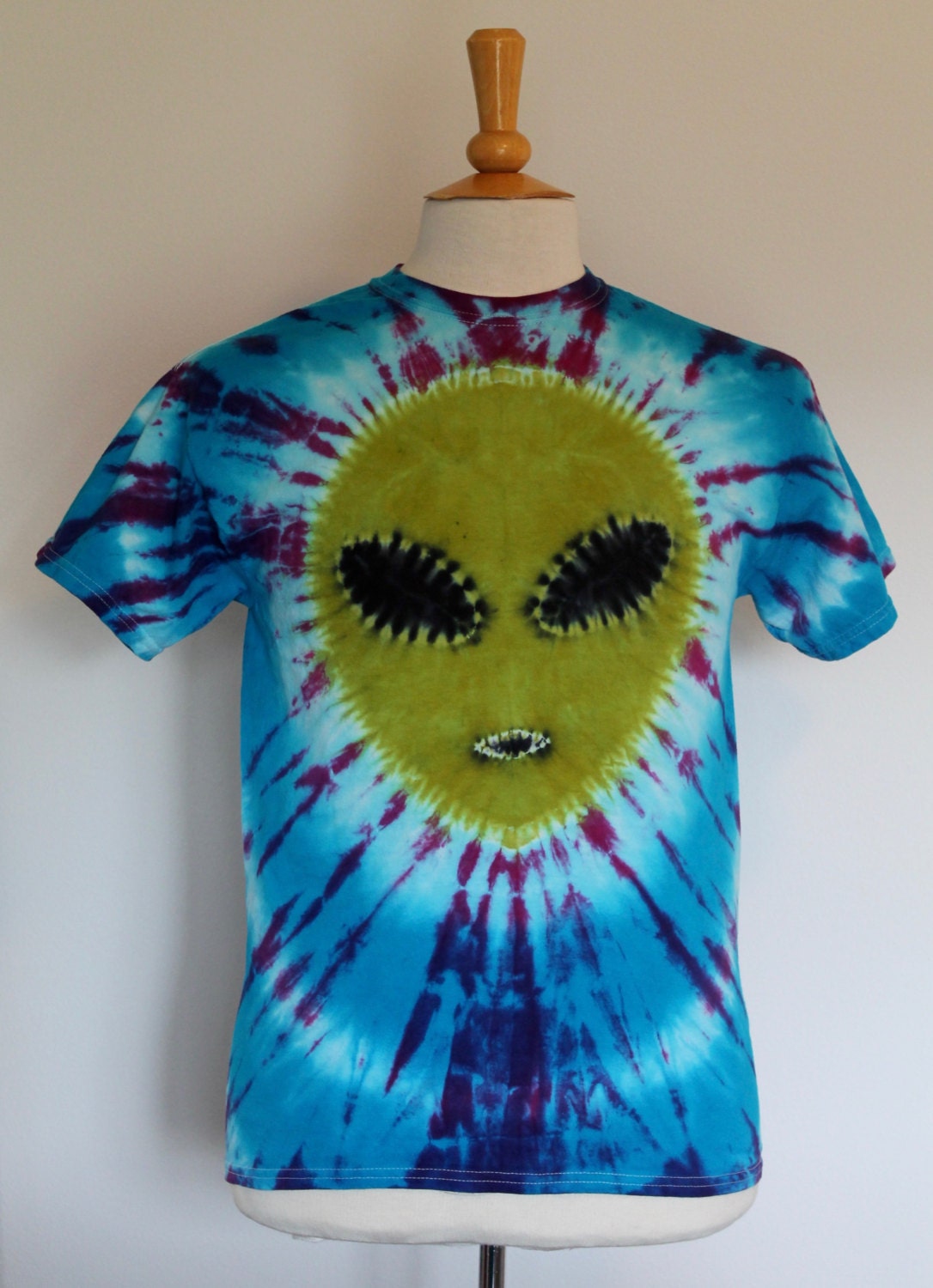 how to make an alien tie dye shirt