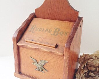 Wood Recipe Box / Wood Box / Retro Wood Recipe Box / Vintage Recipe Box / Rustic Recipe Box / Wood Kitchen Box / Gold Eagle Box