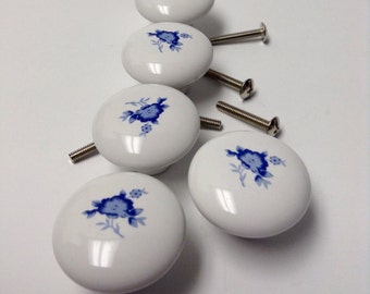 5 ceramic drawer pulls, white and blue ceramic knobs, ceramic handles, ceramic hangers, white drawer knobs, white and blue knobs