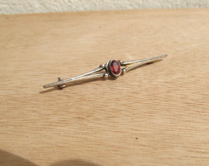 Silverbar brooch, vintage garnet jewelry pin, tie pin, scarf pin, unisex classic jewellery