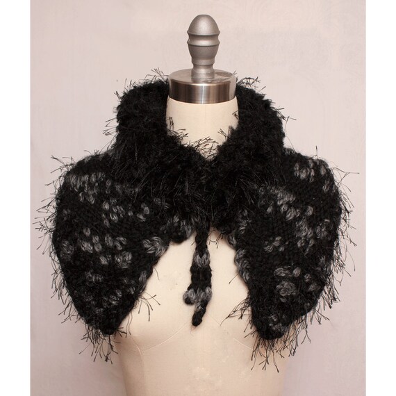 Rustic, Romantic Capelet in Black with Faux Fur Trim