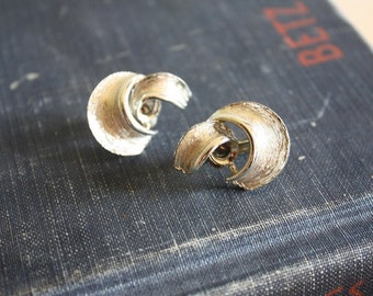 Vintage Gold Swirl Clip On Earrings