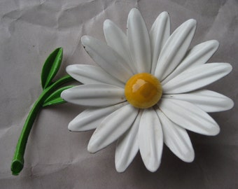 Daisy White Yellow Flower Enamel Brooch Green Vintage Pin