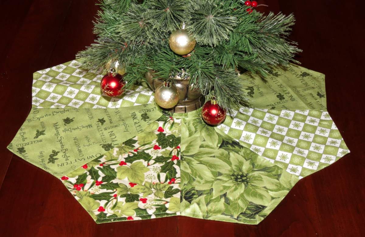 mini table top christmas tree skirt pieced reversible green mini table top christmas tree skirt pieced reversible green