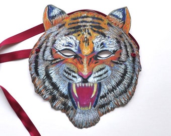 Make Your Own Sabertooth Tiger Mask. Papercraft Sabertooth