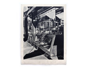 Richard Estes "Grossinger's" poster, c.1970. Graphic design education by Reinhold Visuals
