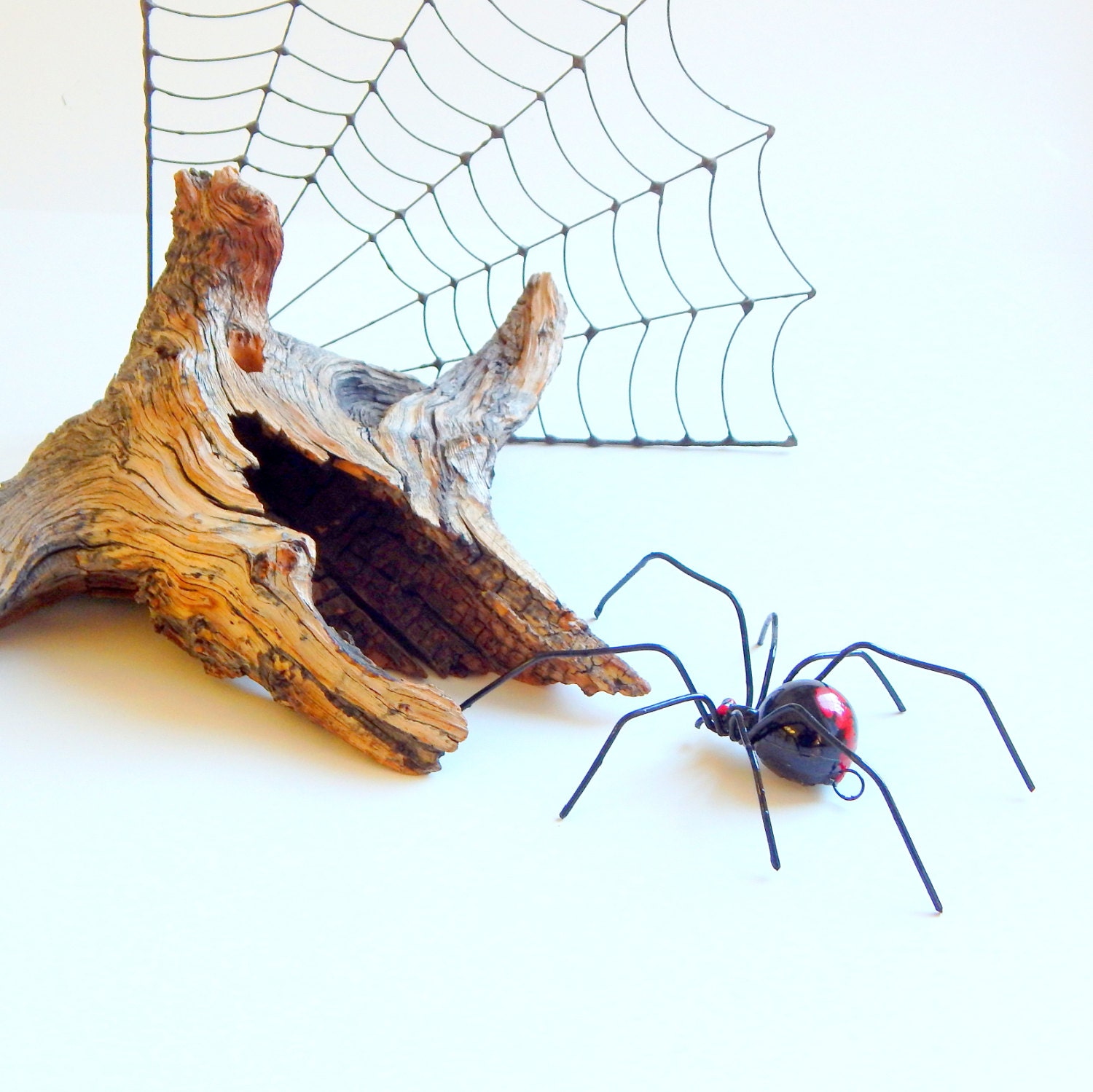 Large Redback Spider Wire Art Arachnid Sculpture Halloween