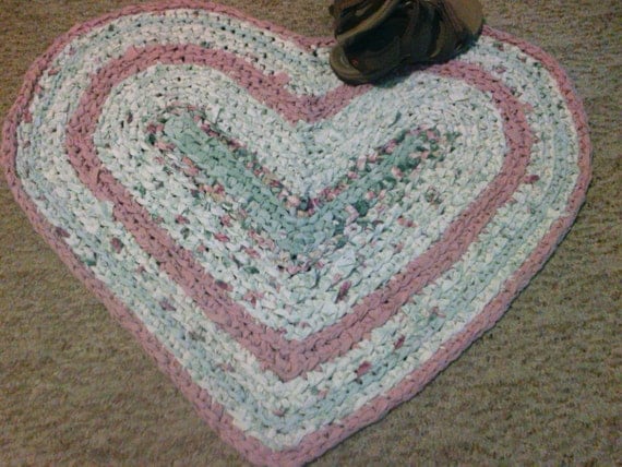 Crocheted Heart rag rug-32" x 29"-Repurposed linens-Shabby Chic-Bathroom Rug-Kitchen Rug-Country Rag Rug-Cabin-Machine Washable-Reversible