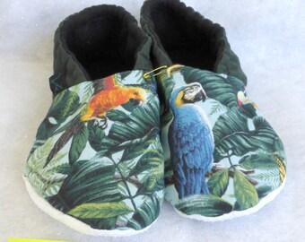 Parrot KozyFoots slippers in size women's 8
