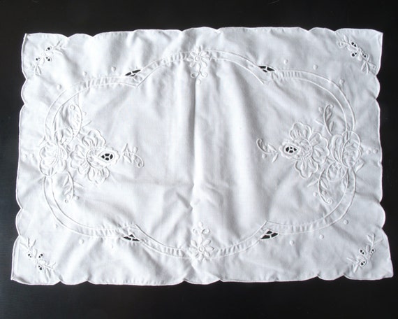 White Cotton Table Runner and Matching Placemats