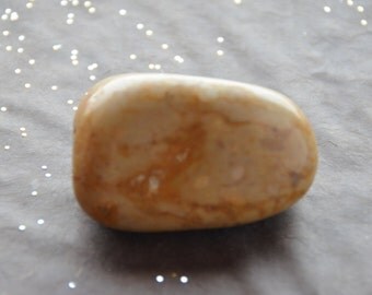 Yellow agate palm rock (1 pc)