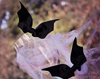 Bat Hair Clips, Gothic gifts for her, Costum Hair Clip, Black Hair Bows, gothic Girl Gifts Under 10, Spooky bat Bows, Geekery kawaii clip