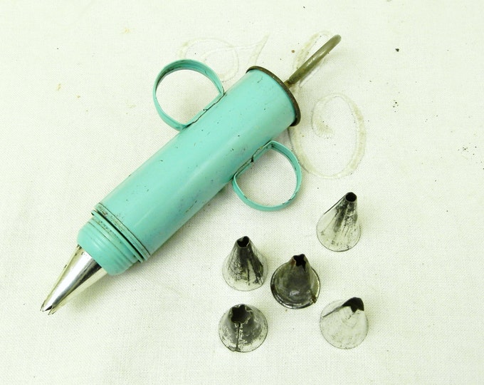 Vintage French Metal Piping Icing Funnel / Kichenalia / French Decor / Cottage / Retro Home Interior / Kitchenware / Country kitchen Cake