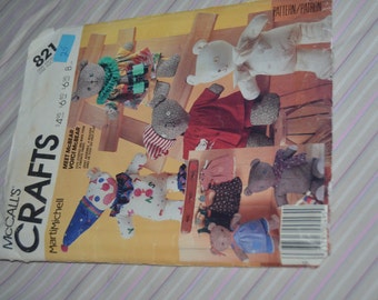 McCalls 821 McBEar Package and Clothes .Sewing Pattern - UNCUT