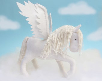 Felt Pegasus & Horse Sewing Pattern PDF - Waldorf Toys , wool felt , felt animals.