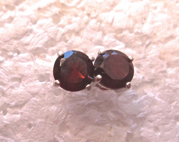 Red Garnet Studs, 7mm Round, Natural, Set in Sterling Silver E883