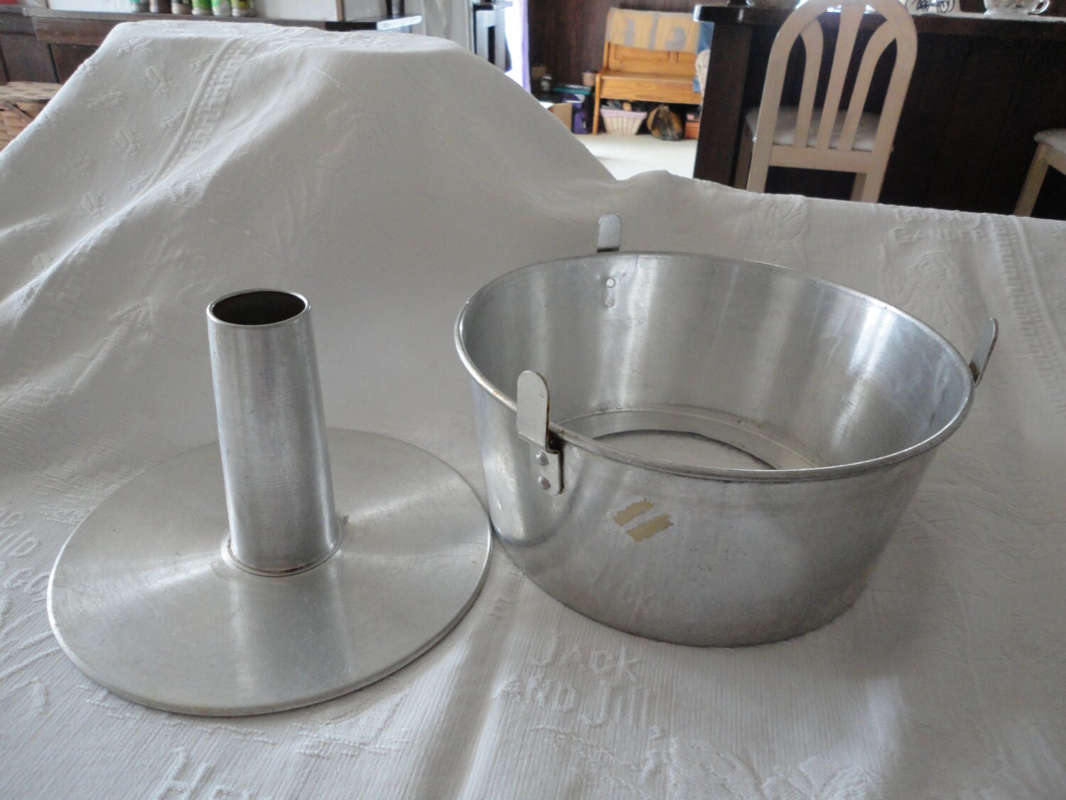 Comet Round Aluminum Bundt Angel Food Cake Pan 2 Piece Vintage