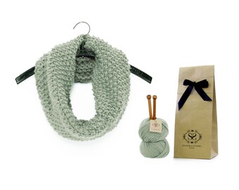 Beginners Knitting Kit, Learn to Knit DIY Set, Infinity Scarf, Chunky Knitted Snood, Fashion Cowl