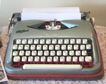 REDUCED ***Vintage 1950's Cole Steel portable Typewriter
