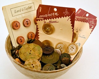 Vintage brown buttons in various sizes and materials (100)