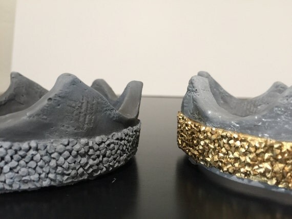Peabo Skull V.1 Crown Accessory / Cement
