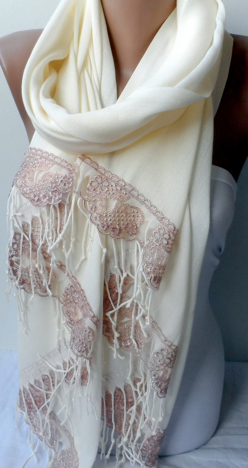 Ivory Pashmina Bridesmaid shawls with Deep Champagne Pink