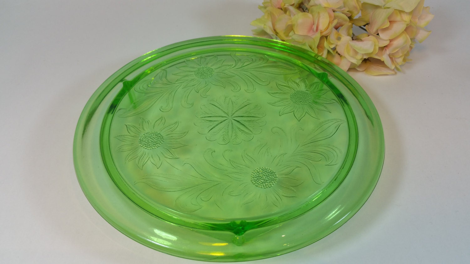 Vaseline Uranium Glass Cake Stand Jeannette Glass Sunflower 9850