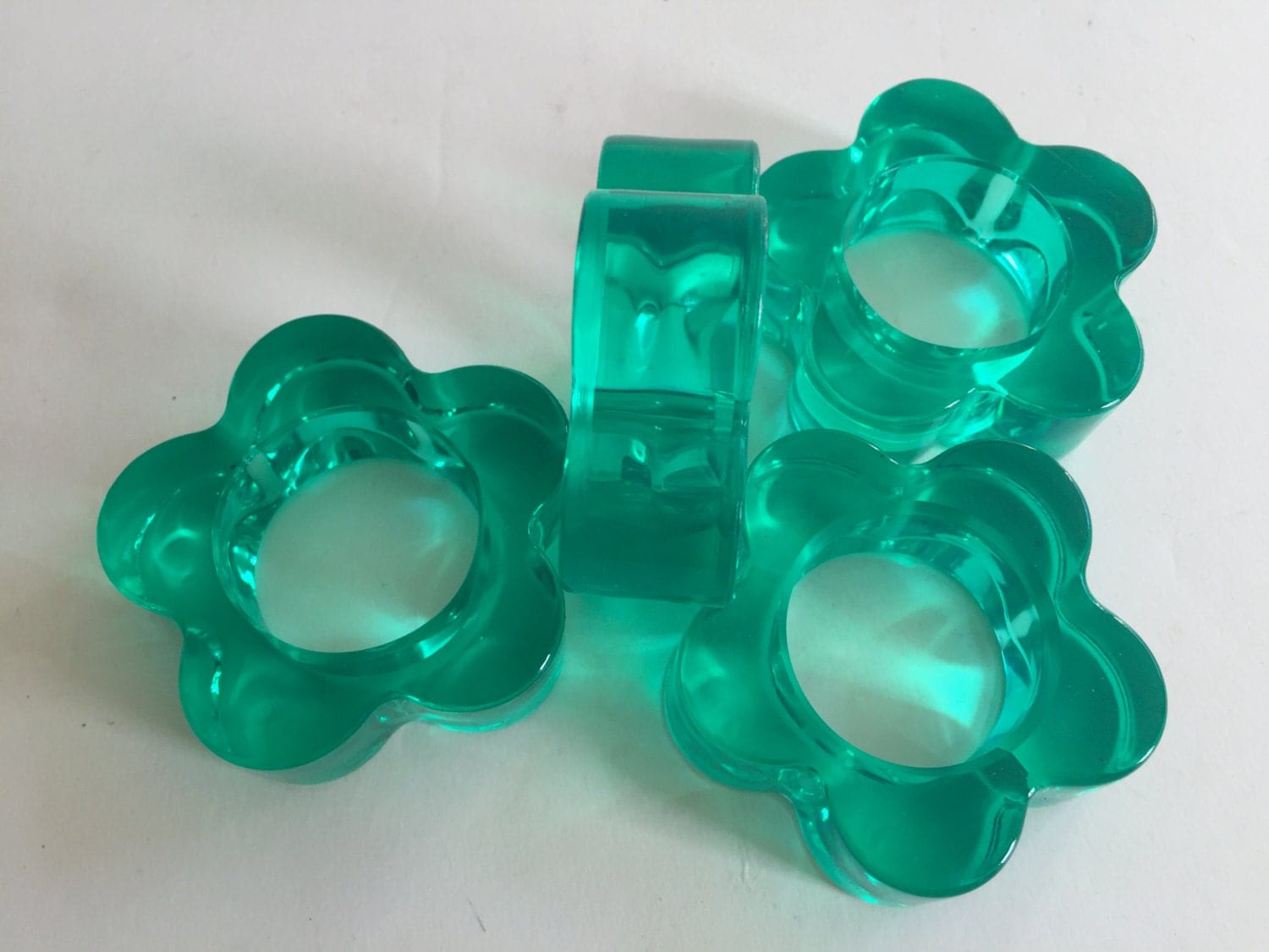 Green LUCITE Napkin Rings Flower Shape Set of Four