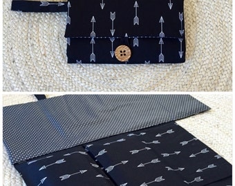 Nappy Wallet / Diaper Clutch with built-in waterproof Change Mat