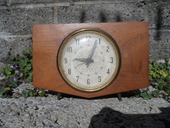 Vintage wooden clock old wind up clock vintage by EmpireAntiques