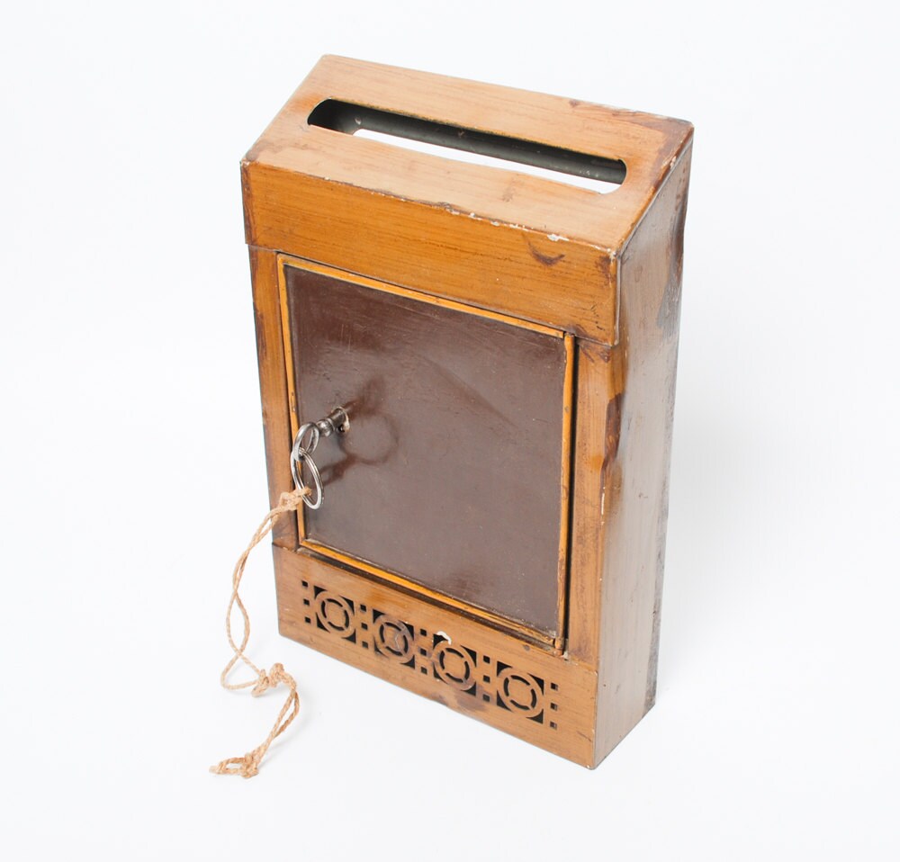 Antique small Tin Metal Mailbox with original key (CI873) Haute Juice