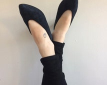navy velvet pumps