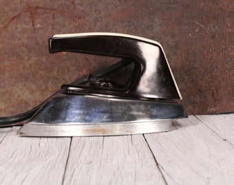 Electric iron - Small iron - Vintage iron - Clothes press Eltma RRS 10 - Travelling iron - Germany iron - Vintage flat iron - Working iron