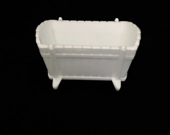 Milk Glass Novelty Piece VG2014