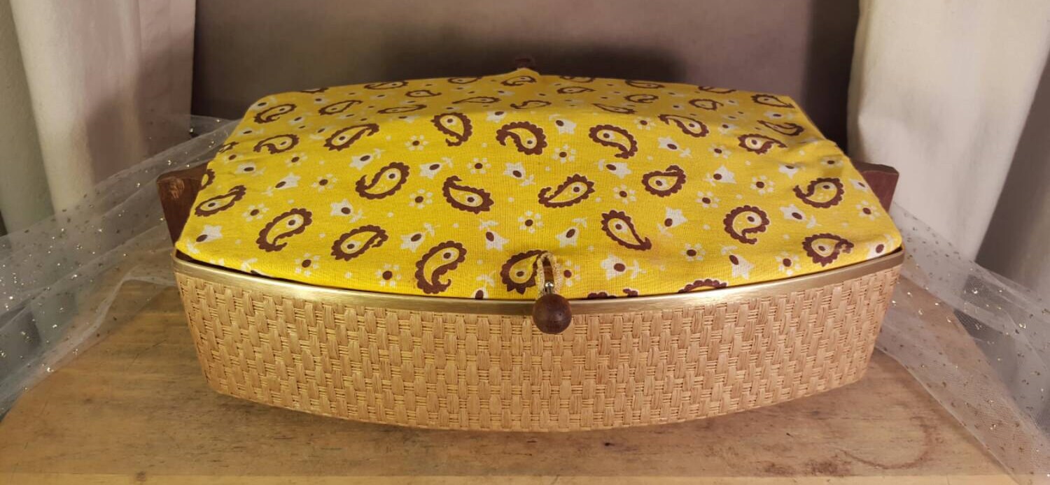 Vintage Cosmopolitan bun warmer by Salton Haute Juice