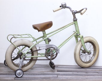 Vélo enfant vert menthe Frenchvintagecharm, tricycle vert pastel, vélo vintage,