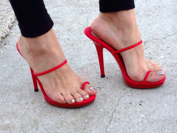 VIP 5 inch Red Patent Stripping Toe Ring Mule Foot by IdealHeels