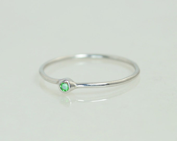 Tiny White Gold Emerald Ring, May Ring, Tiny Emerald, Stacking Ring, Emerald Ring, Dainty Ring, Mother's Ring, May Birthstone, Alari