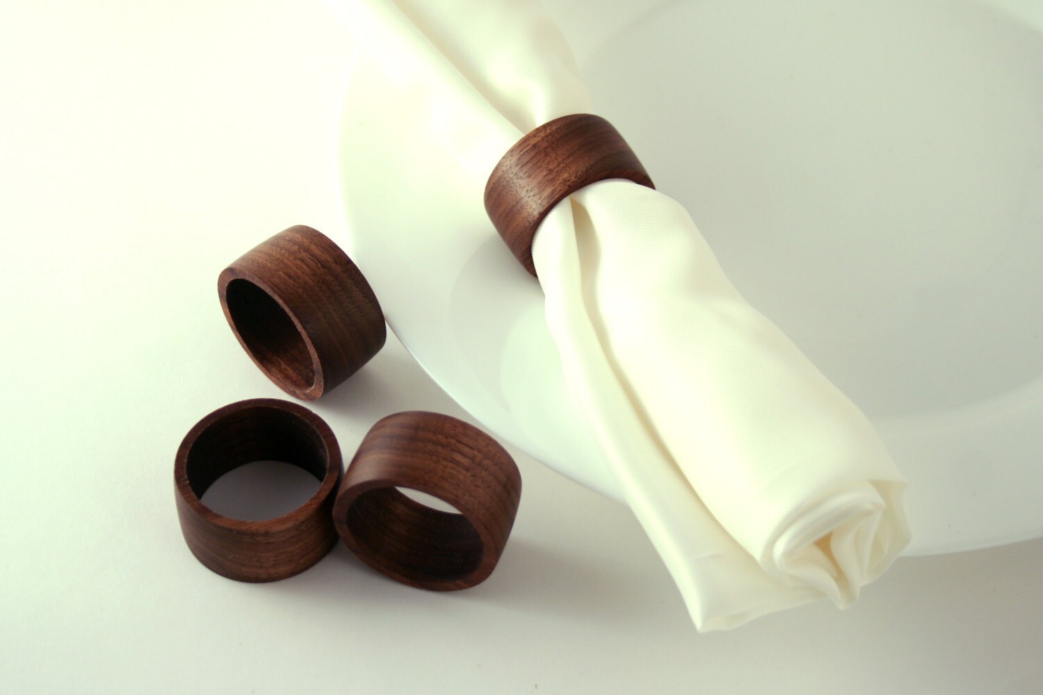 Wooden Napkin Rings 4 / Walnut wood Napkin Rings Set of 4