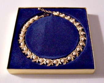 White Pearl Brushed Leaf Necklace Choker Gold Tone Vintage Avon Evening Creation 1971 Length Adjustable Hook Clasp 6mm Round Beads