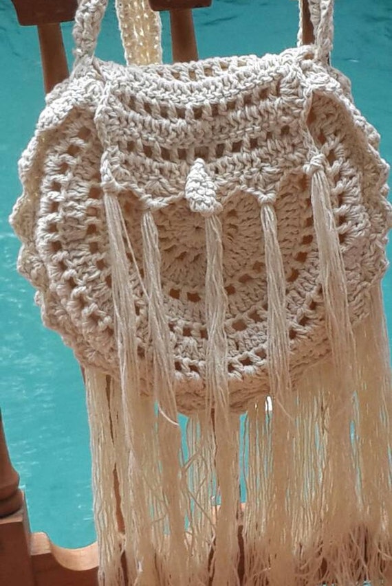 MiamiSmall crochet shoulder bag small tassel bag round